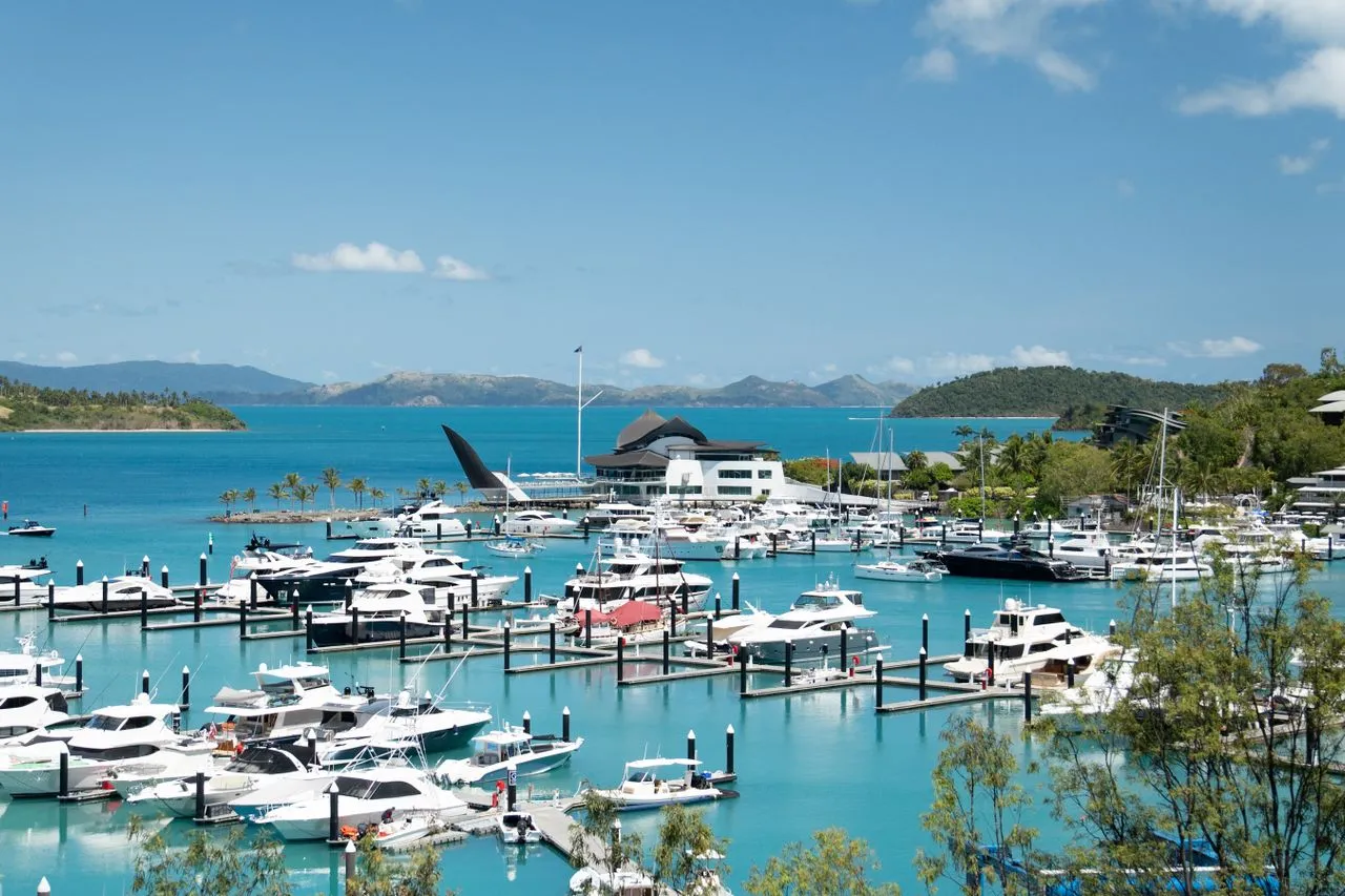 Gold Coast To Hamilton Island - Image 1