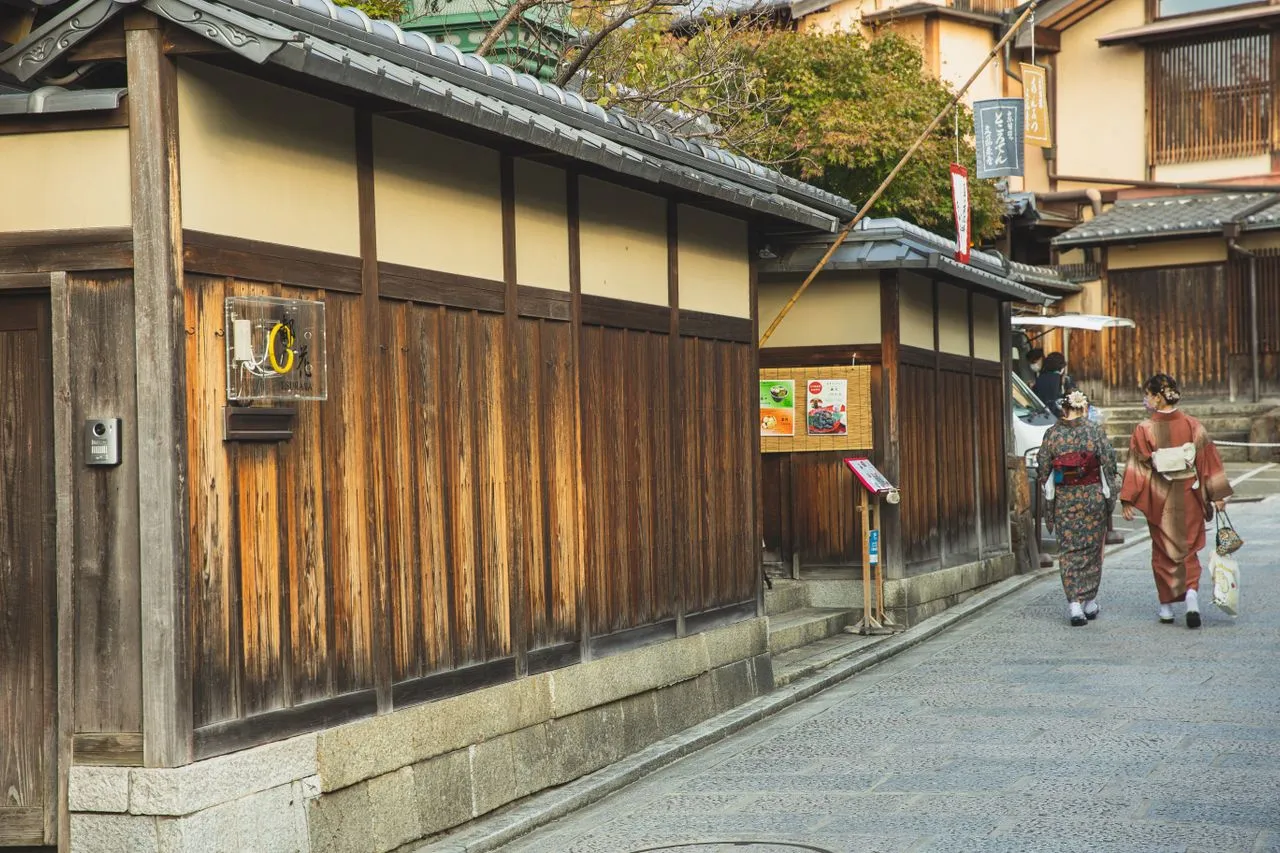 Hakone to Kyoto & Osaka - Image 1