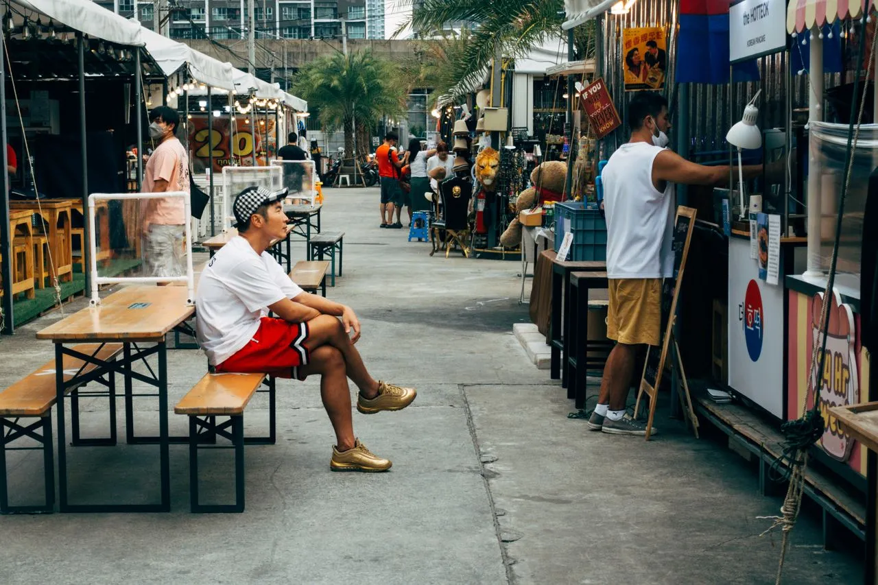 Leisure & Shopping Day - Image 1