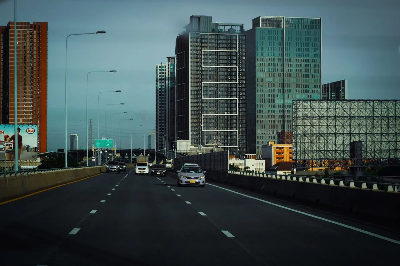 Pattaya to Bangkok & City Tour - Image 1