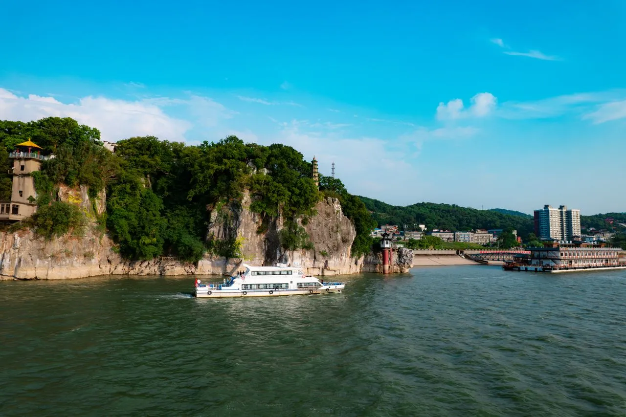 Small Gorges Excursion - Image 1